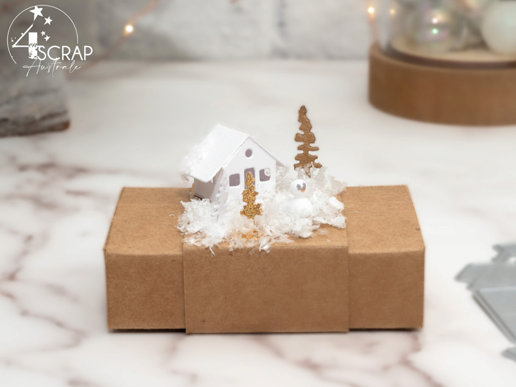 création d'une boite cadeaux pour invités et décoration de table avec petits chalet, bonhommes de neige de 4enscrap