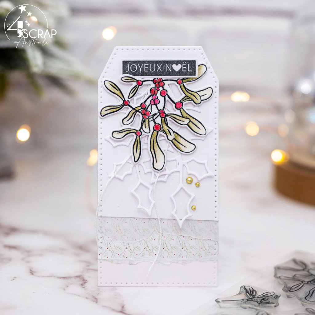 Création d'une étiquette cadeau pour Noël avec branche de gui à l'aquarelle et pigment irisé.