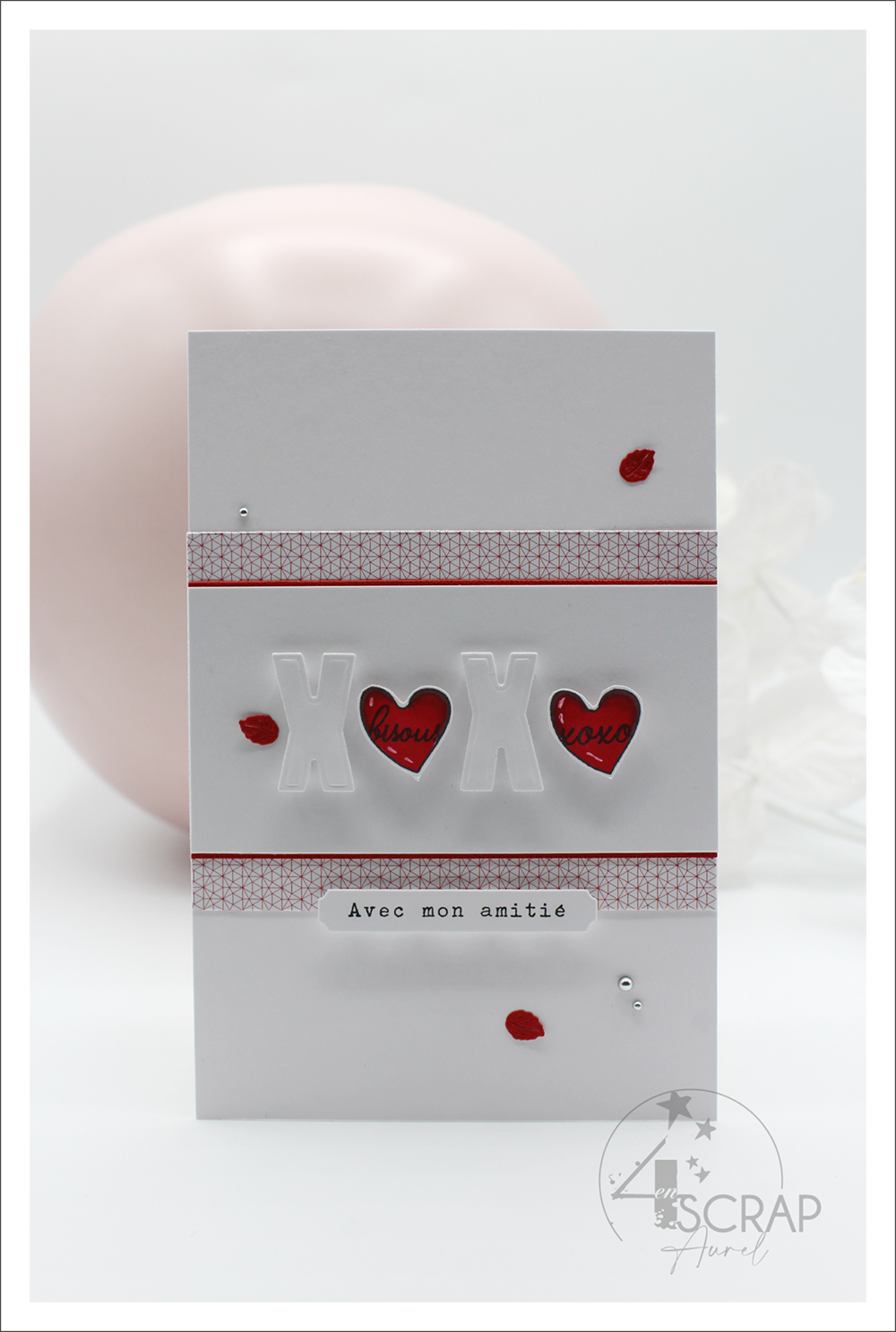Carte de scrapbooking sur le thème de l'amour et de la st valentin