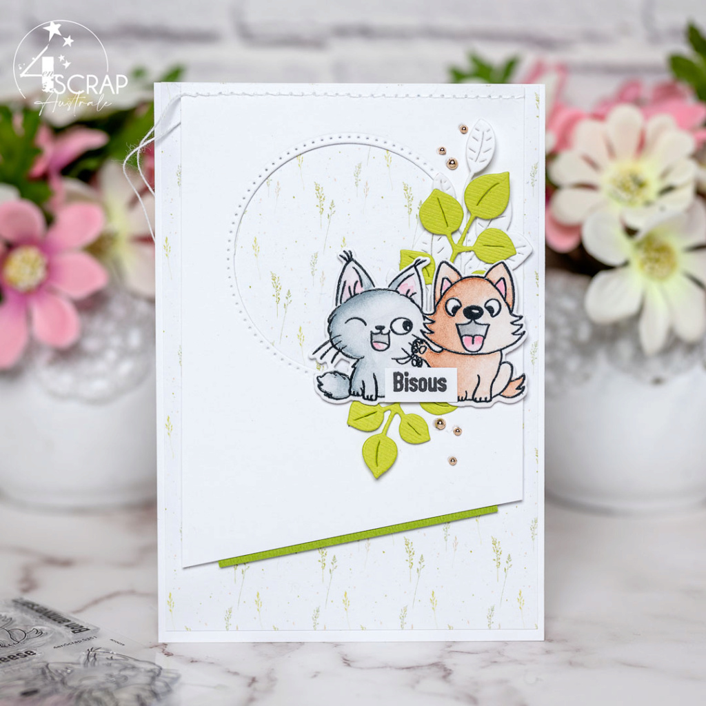 création d'une carte d'amitié avec un joli duo chien-chat mis en couleur à l'aquarelle et feuillages de 4enscrap.