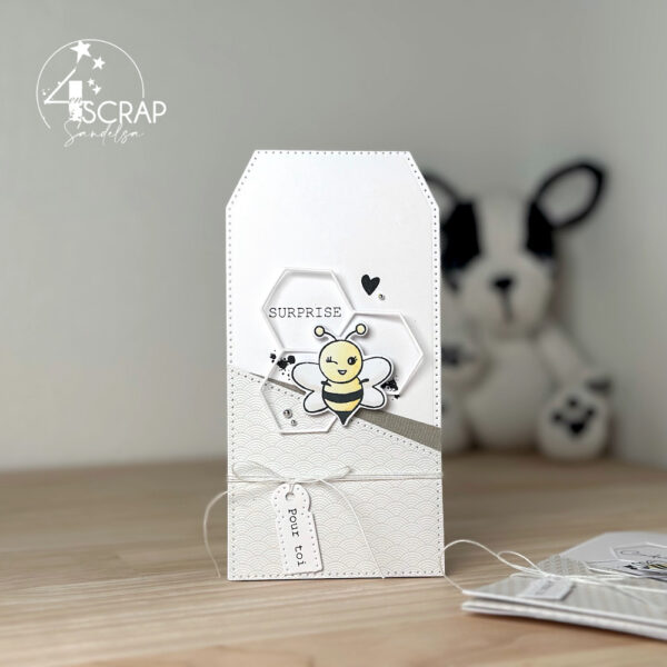 Etiquette cadeau de scrapbooking à offrir, avec une abeille