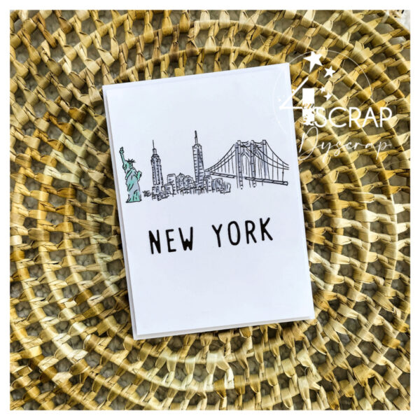 Carte de scrapbooking sur le thème du voyage à New York, avec le dessin de la skyline et des monuments incontournables tel que la statue de la liberté.